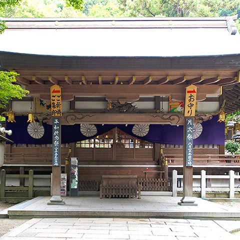 枚岡神社